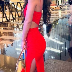 Reds Zara worn a hour